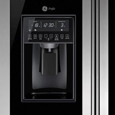 Geladeira GE Glass 23 dispenser de água e gelo