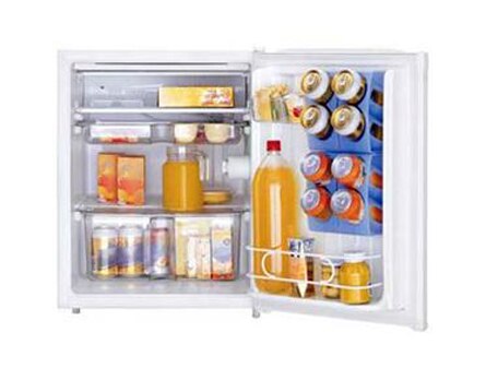 Praticidade e organiza&ccedil;&atilde;o s&atilde;o com o Frigobar da Consul - Porta-latas e capacidade para 76 litros